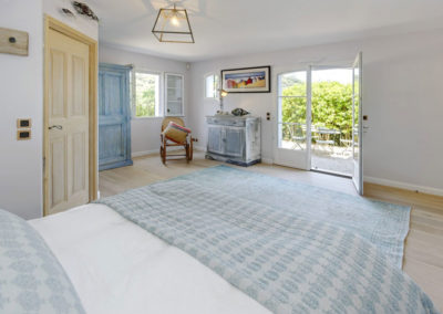 luxury villa Cote d'Azur bedroom