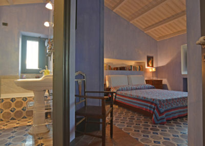 Luxury villa in Sicily bedroom and bathroom